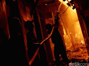 Apartemen di Jaksel Kebakaran, 14 Unit Damkar Dikerahkan
