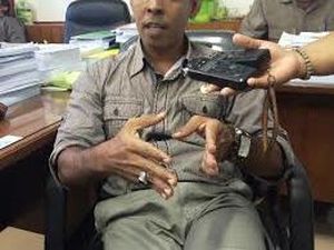 Anak Anggota DPRD Jember Terima Bantuan Siswa Miskin