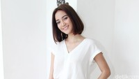 Bintang sinetron itu tampak cantik dengan gayanya yang simple. Pool/Ismail/detikFoto.