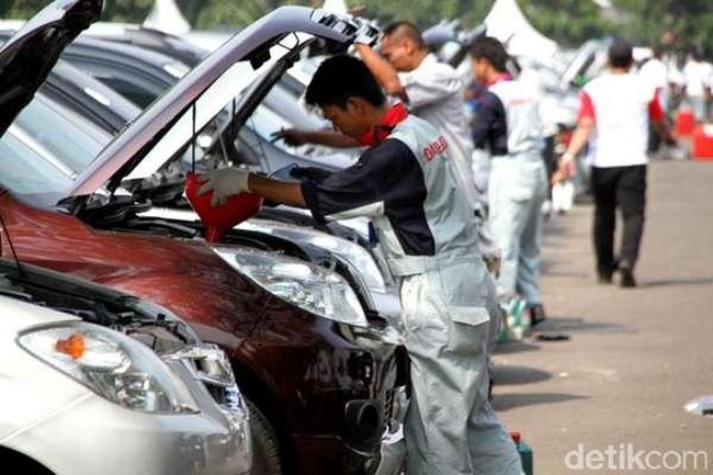 Kebiasaan Buruk saat Nyetir yang Bikin Boros Bensin Kebiasaan Buruk saat Nyetir yang Bikin Boros Bensin
