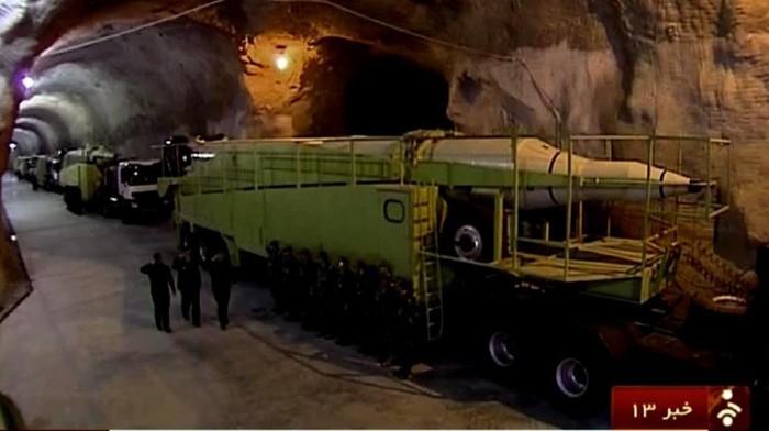 Bersitegang dengan Arab Saudi, Iran Pamerkan Rudal Balistik Terbaru