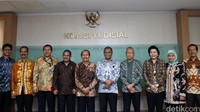 Pimpinan KPK menyambangi kantor Komisi Yudisial.