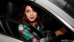 Nyetir Sendiri, Jessica Iskandar Mau ke Mana Ya?
