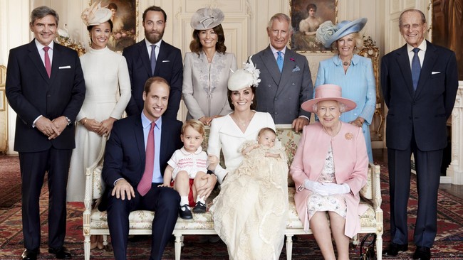 Kate Middleton tentu tidak sempurna. Ia masih sering meminta saran dari ibunya untuk urusan parenting. Meski berada di lingkup kerajaan, Kate tetap mengutamakan saran dari ibunya sendiri jika dianggap lebih cocok. (Foto: Getty Images)