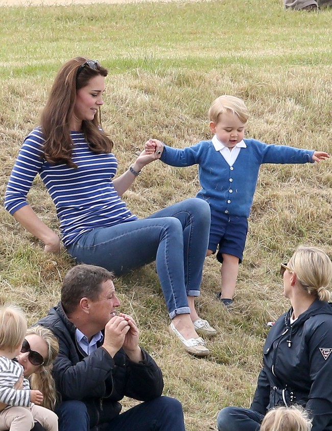 Banyak ibu kesulitan menghadapi anak rewel karena cemburu dengan adik baru. Kate pun punya cara jitu mengatasinya. Yakni dengan sering menghabiskan waktu berkualitas berdua saja dengan George. (Foto: Getty Images)