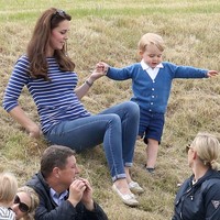 Banyak ibu kesulitan menghadapi anak rewel karena cemburu dengan adik baru. Kate pun punya cara jitu mengatasinya. Yakni dengan sering menghabiskan waktu berkualitas berdua saja dengan George. (Foto: Getty Images)