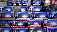 Sejumlah televisi menayangkan uji coba bom hidrogen Korea Utara, Rabu (6/1/2016). Kim Hong-Ji/Kim Hong-Ji/Reuters.
