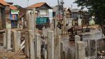 Pemasangan Turap Sungai Ciliwung
