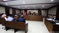 Selain Angie, sidang ini juga menghadirkan beberapa saksi lainnya.
