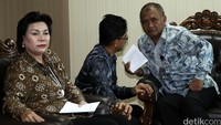 Sebelumnya Pimpinan KPK juga menemui menemui pimpinan Mahkamah Konstitusi (MK). 