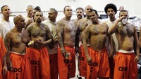 Barisan Narapidana bebadan besar berdiri disebuah ruangan fitenes di Penjara San Quentin. Lucy Nicholson/Reuters/detikFoto.