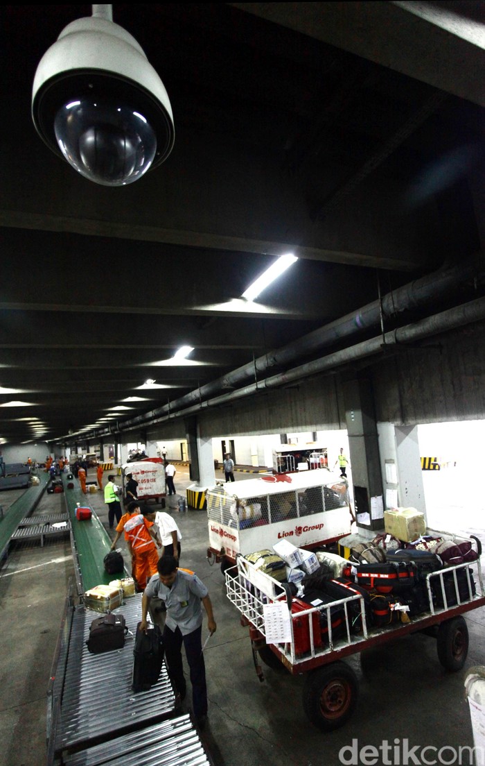 CCTV yang Memelototi Aksi Para Porter di Bandara Soekarno-Hatta