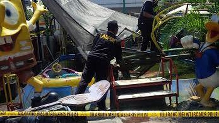 Periksa 8 Saksi, Polisi Olah TKP Lokasi Tiga Pekerja Tewas Jatuh dari Atap Supermarket