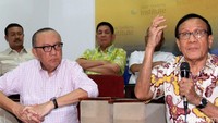 Akbar Tandjung juga mengatakan tak setuju dengan penunjukan Setya Novanto sebagai Ketua Fraksi Golkar.