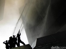 Gedung Djakarta Theater Kebakaran