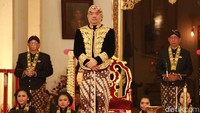 Penobatan dilakukan di Bangsal Sewatama Pura Paku Alaman Yogyakarta pada pukul 09.10 WIB.