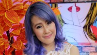 Masih enjoy bersahabat dulu. Yang nanti jadi pasangan kan yang terbaik adalah jadi teman hidup, ujarnya.