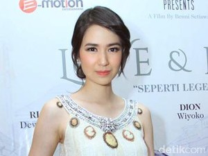 Kehadiran Anak Jadi Hadiah Terindah Untuk Laura Basuki