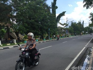 Kapolres Sederhana dari Riau: Jalan Kaki dan Naik Motor Tua ke Kantor