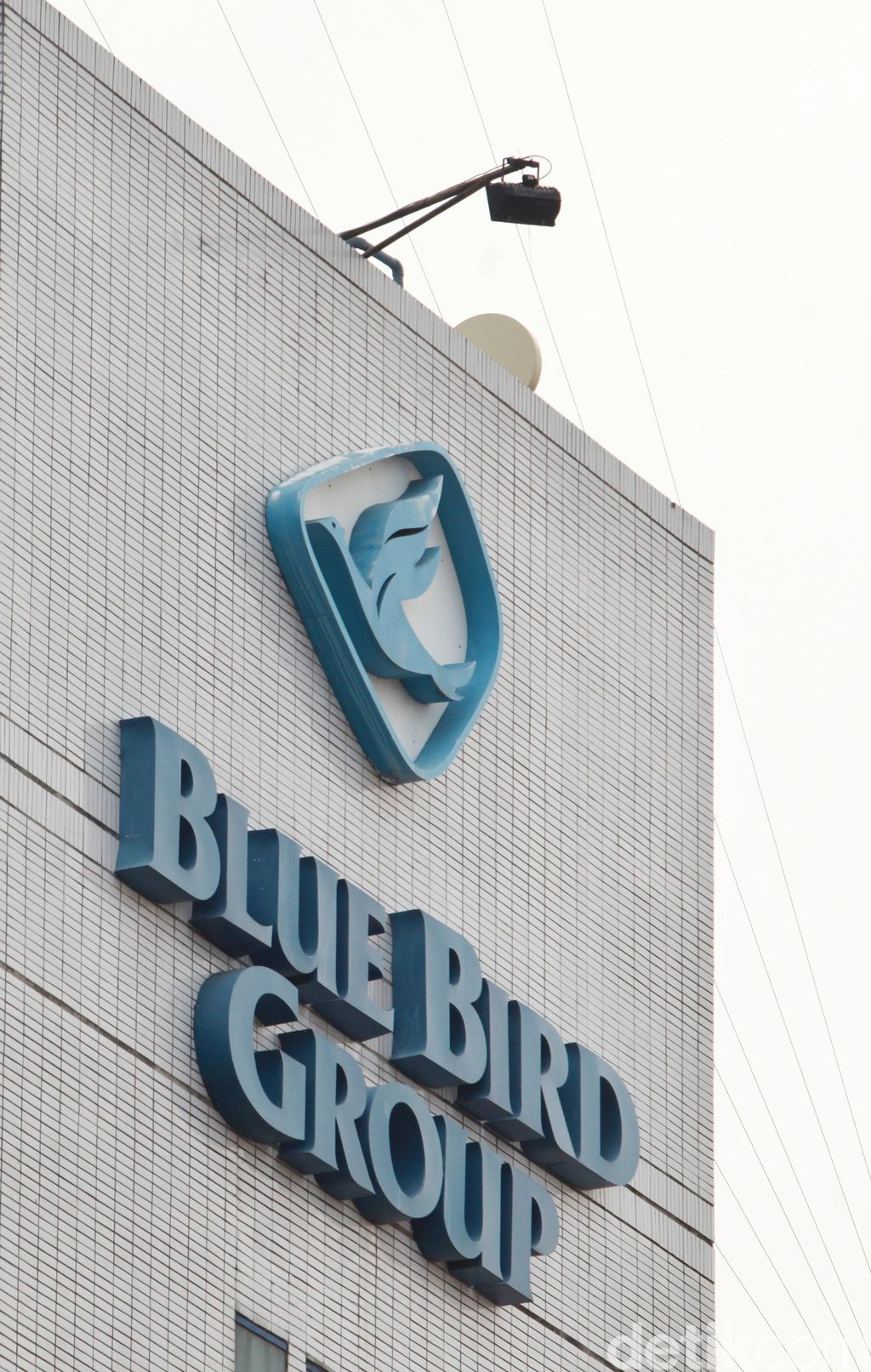 Gedung dan Logo Blue Bird Mampang