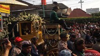 KGPAA Paku Alam X naik tahta menggantikan ayahandanya yang mangkat pada akhir tahun 2015 lalu karena menderita sakit.