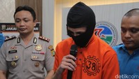Dylan di Polres Jakarta Selatan, Kamis (7/1/2016).
