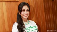 Ia mengungkapkan hingga saat ini dirinya sangat nyaman berhubungan dengan Hans. Pool/Gus Mun/detikFoto.