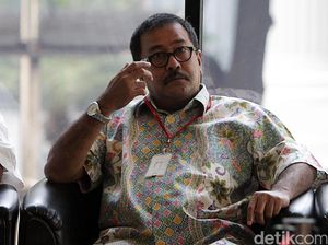 Mobil HRV Anak Angkat Rano Karno Terlibat Kecelakaan di Bandara Cengkareng