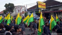 Barisan Klebet Pakualaman yang merupakan barisan para abdi dalem Kadipaten Pakualaman Yogyakarta.