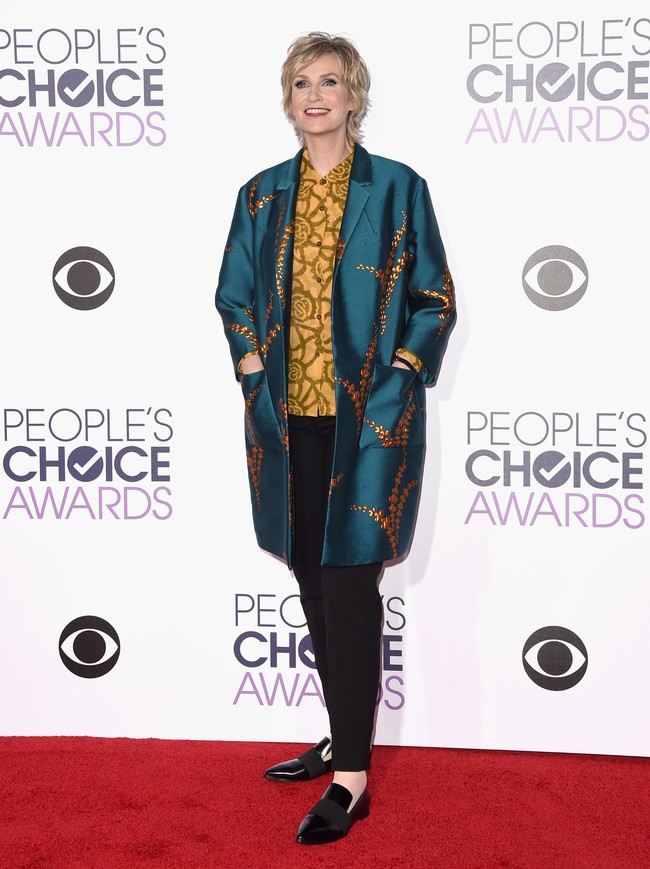 Bintang Glee Jane Lynch juga punya tubuh menjulang. Tinggi badan aktris 60 tahun ini mencapai 182 cm. Foto: Getty Images