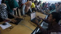 Para pencari kerja bisa langsung memasukan lamaran baik secara manual ataupun online.