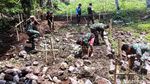 Satu Regu Tentara Dilibatkan Bangun Rumah Asep