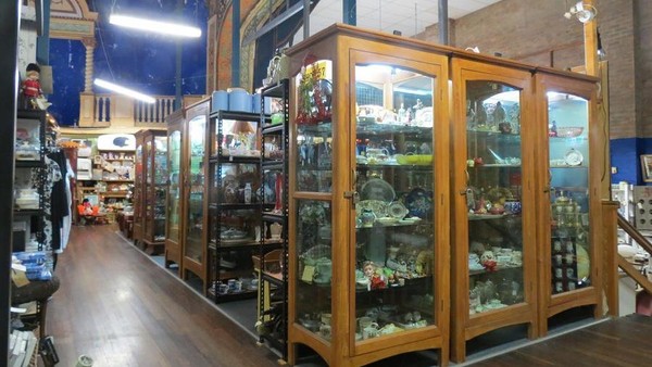 Ada banyak pernak-pernik yang sangat menarik dijual di sana. Asyik buat belanja bagi penggemar barang pajangan (Fitraya/detikTravel) Ada banyak pernak-pernik yang sangat menarik dijual di sana. Asyik buat belanja bagi penggemar barang pajangan (Fitraya/detikTravel)