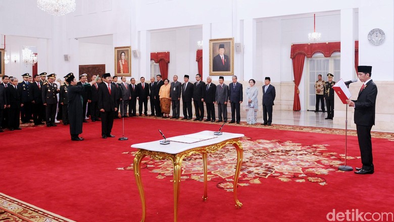 Presiden Jokowi Lantik 13 Dubes, Salah Satunya Alexander Litaay Presiden Jokowi Lantik 13 Dubes, Salah Satunya Alexander Litaay
