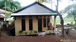 Satu Regu Tentara Dilibatkan Bangun Rumah Asep