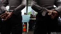Aksi demo ini mendapat penjagaan dari aparat kepolisian.