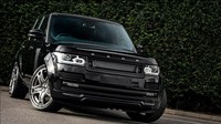 Mobil diberi sentuhan warna Santorini Black dengan roda berukuran besar 9.5 x 22 RS600 Silver Platinum yang dibalut ban Continental  285/35/22. Warna rem  kaliper pun disesuaikan dengan kombinasi warna eksterior mobil yang meningkatkan kesan eksklusif. (Foto Project Kahn).