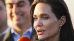 10 Momen Aksi Sosial Angelina Jolie di 2015