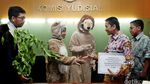 Monyet dan Singa Laporkan Hakim Kebakaran Hutan