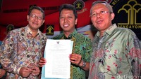 Kehadiran mereka untuk menerima pencabutan Surat Keputusan (SK) kepengurusan Muktamar Surabaya yang diterbitkan Kamis (7/1), kemarin. Lamhot Aritonang.