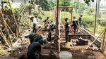 Satu Regu Tentara Dilibatkan Bangun Rumah Asep