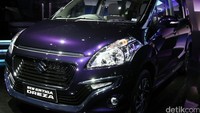 Bagian depan mobil ini mengalami perubahan mulai dari new front bumper hingga new LED (Light-Emitting Diode).
