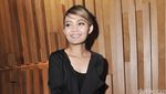 Rina Nose Lagi Kasmaran