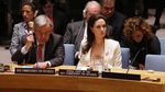 10 Momen Aksi Sosial Angelina Jolie di 2015