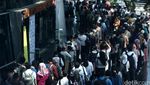 Bursa Kerja Awal Tahun Dipadati Pencari Kerja
