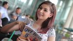Deasy Bouman Tetap Seksi Tampil Kasual