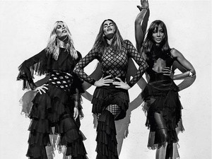 Reuni 3 Supermodel Seksi Era 90an di Kampanye Terbaru Balmain