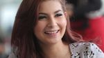 Deasy Bouman Tetap Seksi Tampil Kasual