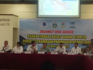 Danau Toba Itu Indah, Sayang Jorok dan Bau