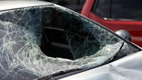 Mobil ini menabrak dua orang hingga tewas di Kelapa Gading. Dua orang yang tewas itu atas nama Anen (55) dan Jaenal Arifin (35). Sementara sopir mobil yang luka-luka masih mendapat perawatan di Rumah Sakit Gading Pluit